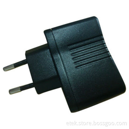 Compact Electronic Travel Charger with Short-circuit Protection